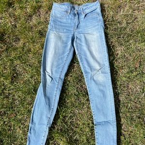 light wash AE skinny jeans
